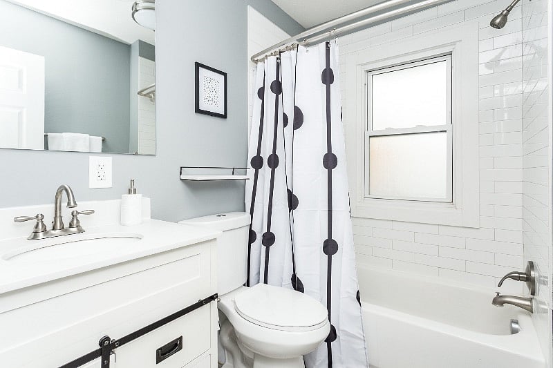 Shared bathroom for bedrooms 2 & 3.