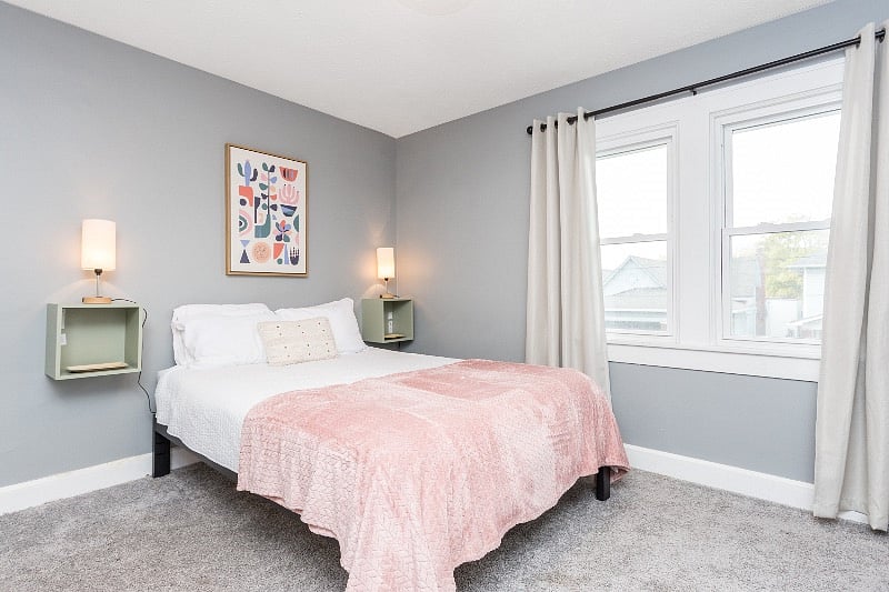 Primary bedroom, queen size bed.
