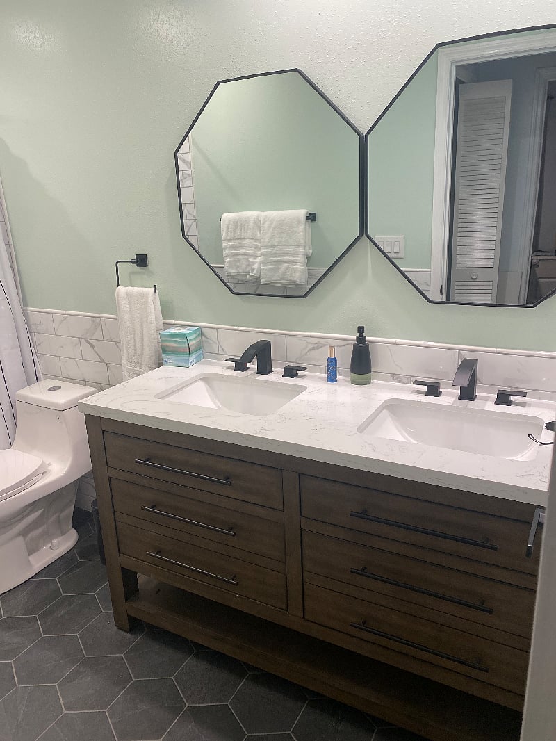Guest bathroom 2