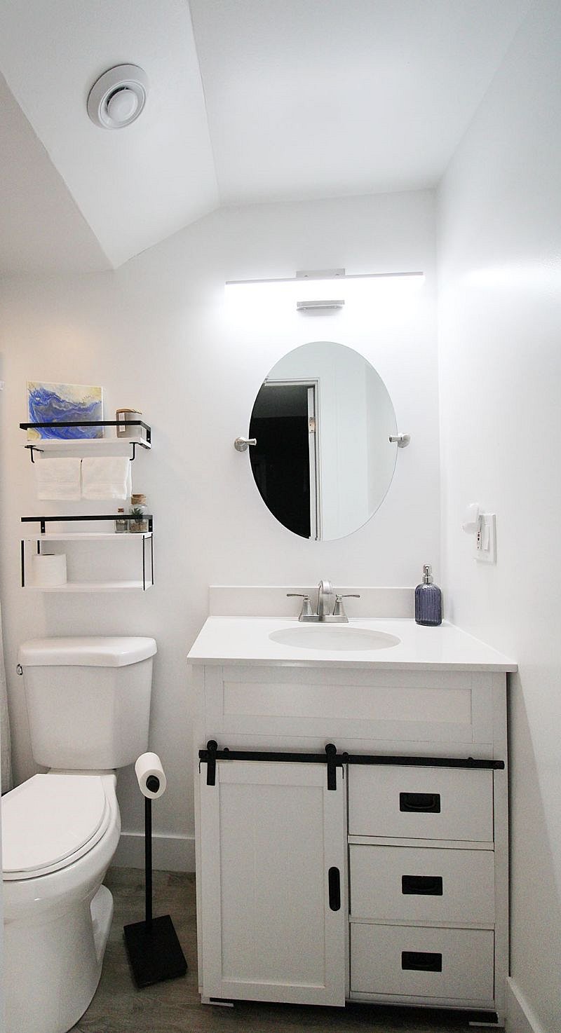 Bath 1 - single vanity w/ vanity lighting (make up lighting)