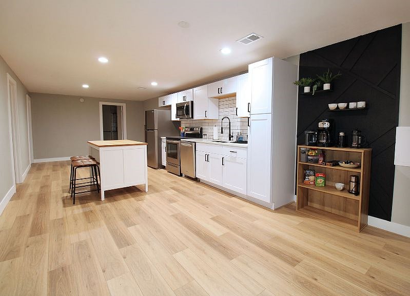 Spacious kitchen full equipped