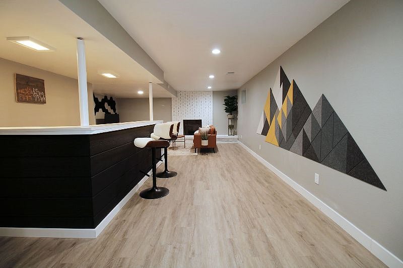 Bar/ Living room/ Fireplace room
