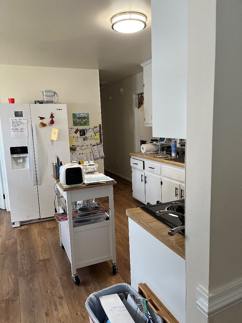 Large Kitchen
Oven, Microwave,
Laundry room