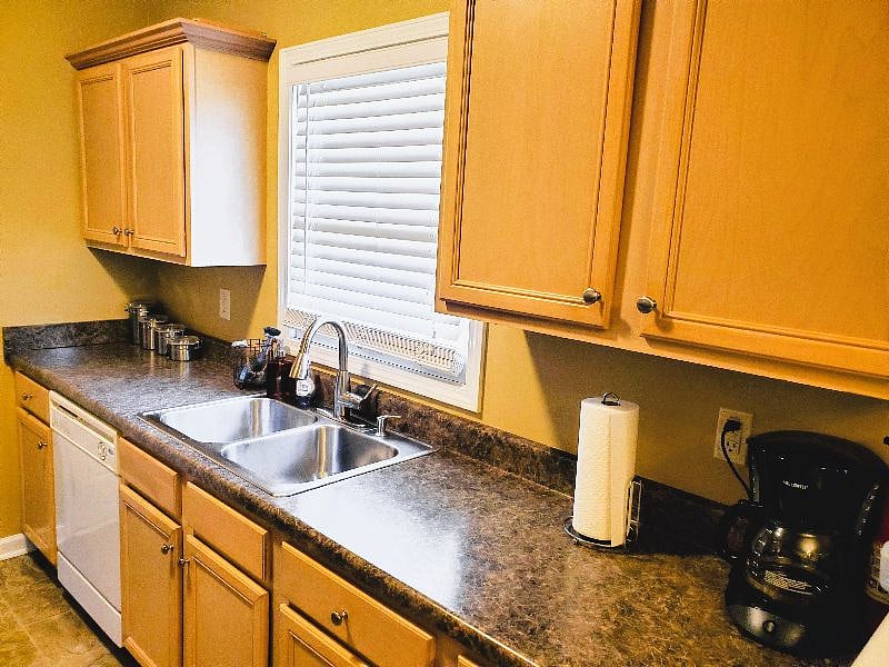 Full kitchen: dishwasher, garbage disposer, gas stove/ oven, microwave, coffee maker, cookware, silverware, etc