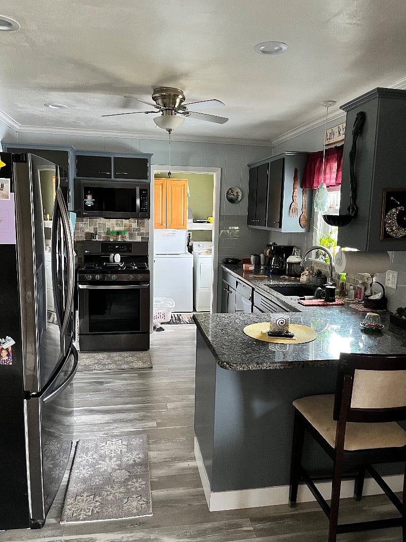 Kitchen and laundry room 