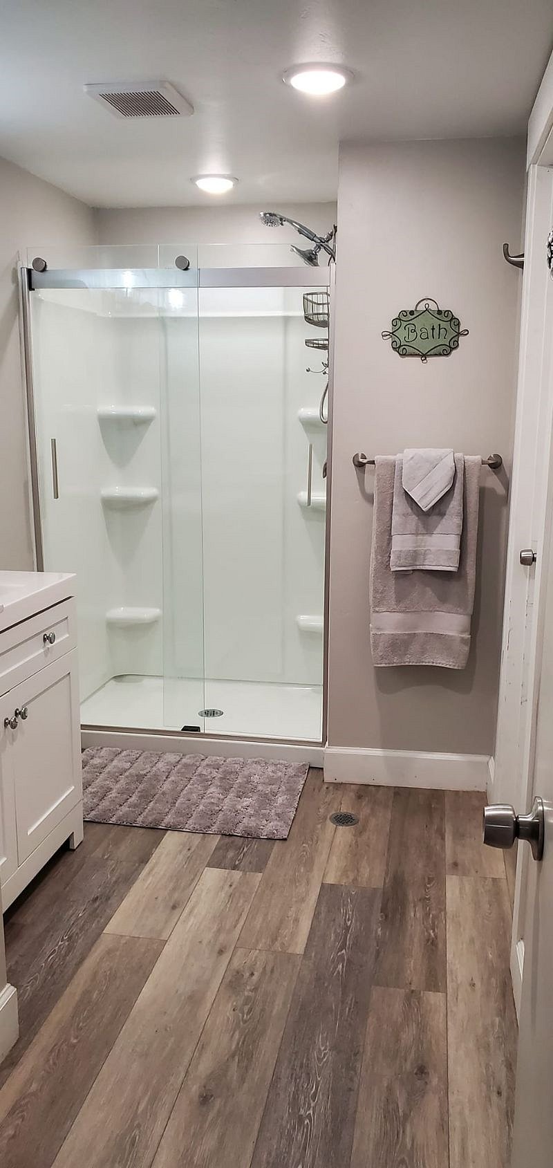 Walk in shower with glass door and shampoo/conditioner/body wash dispenser