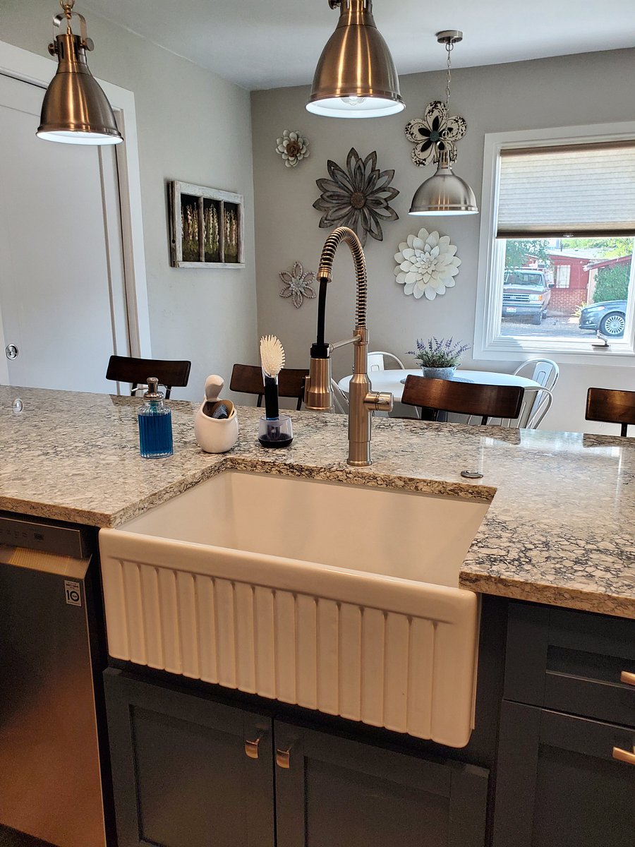 Farmhouse sink