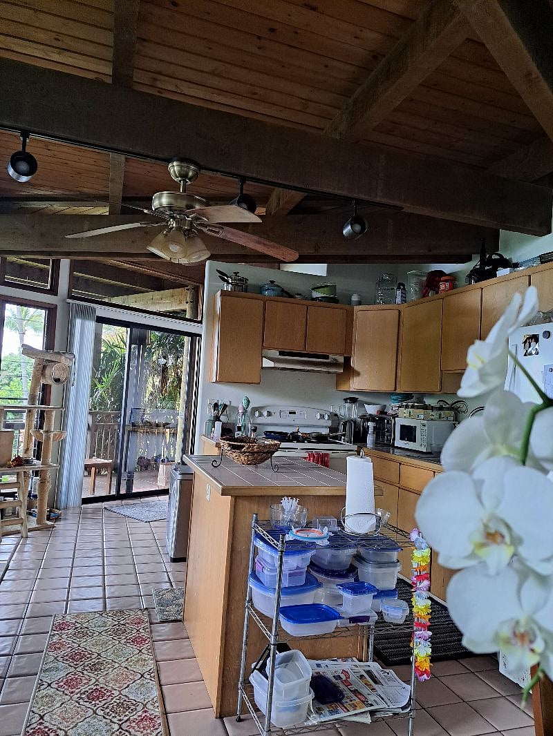 full kitchen 