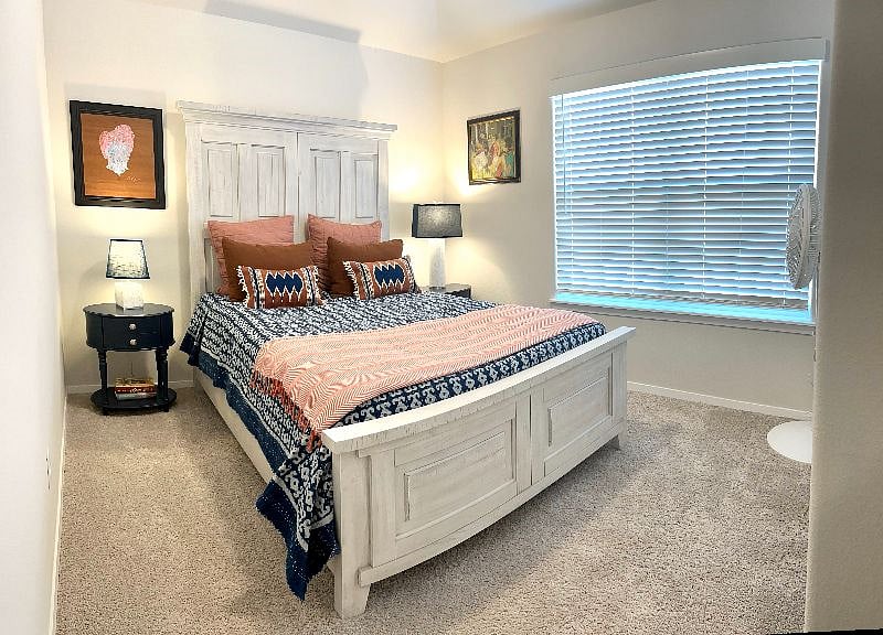 queen bedroom with large closet