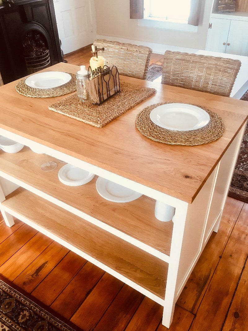 Eating breakfast table with plenty of seating. Also comes with multiple folding chairs