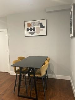High top dining table and chairs to enjoy every meal.