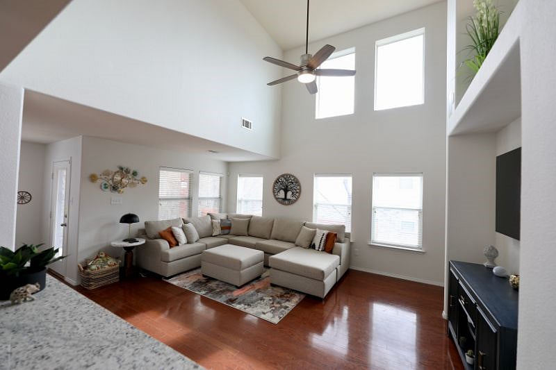 Furnished Finder property 497846_1 photo 3