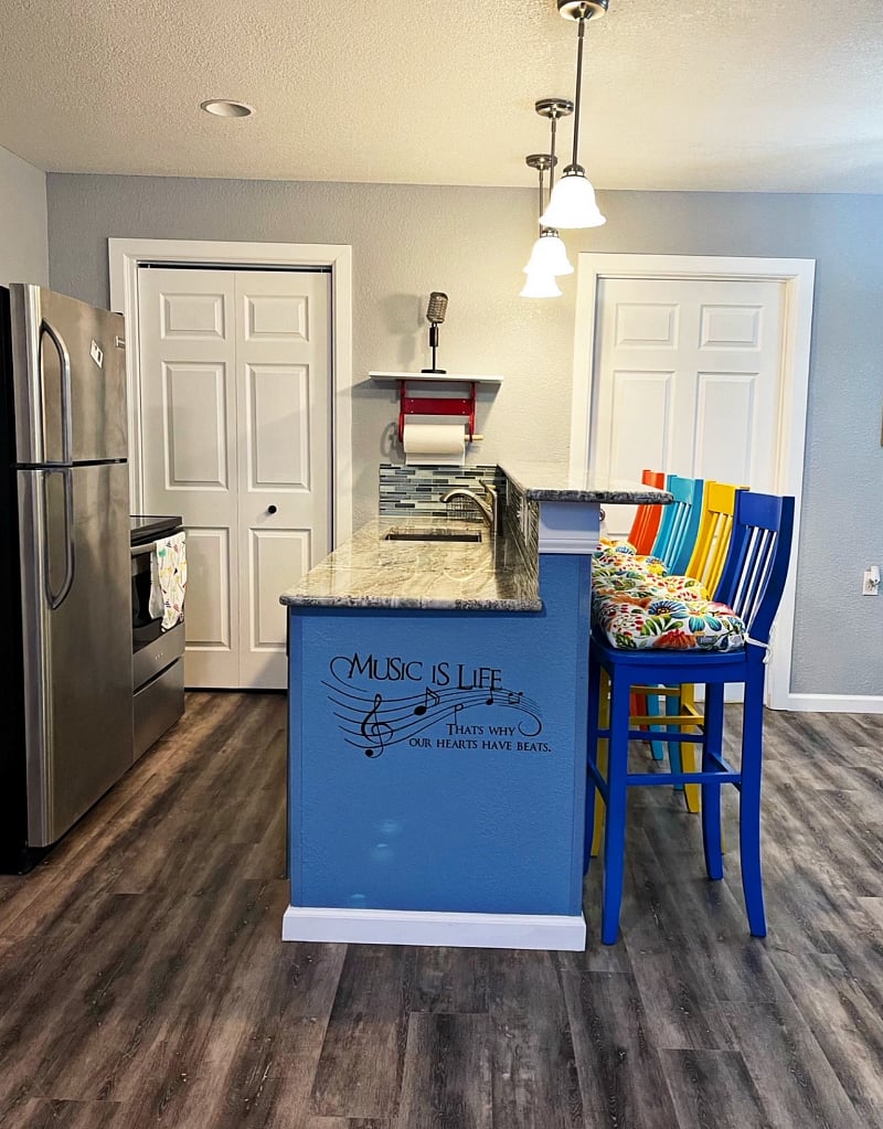 BAR/KITCHEN
