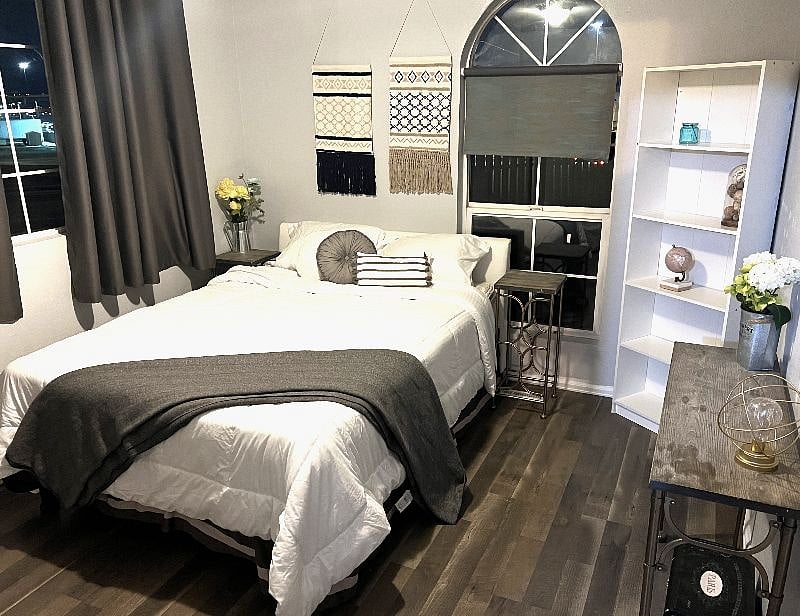 Queen bed, full closet, lots of light