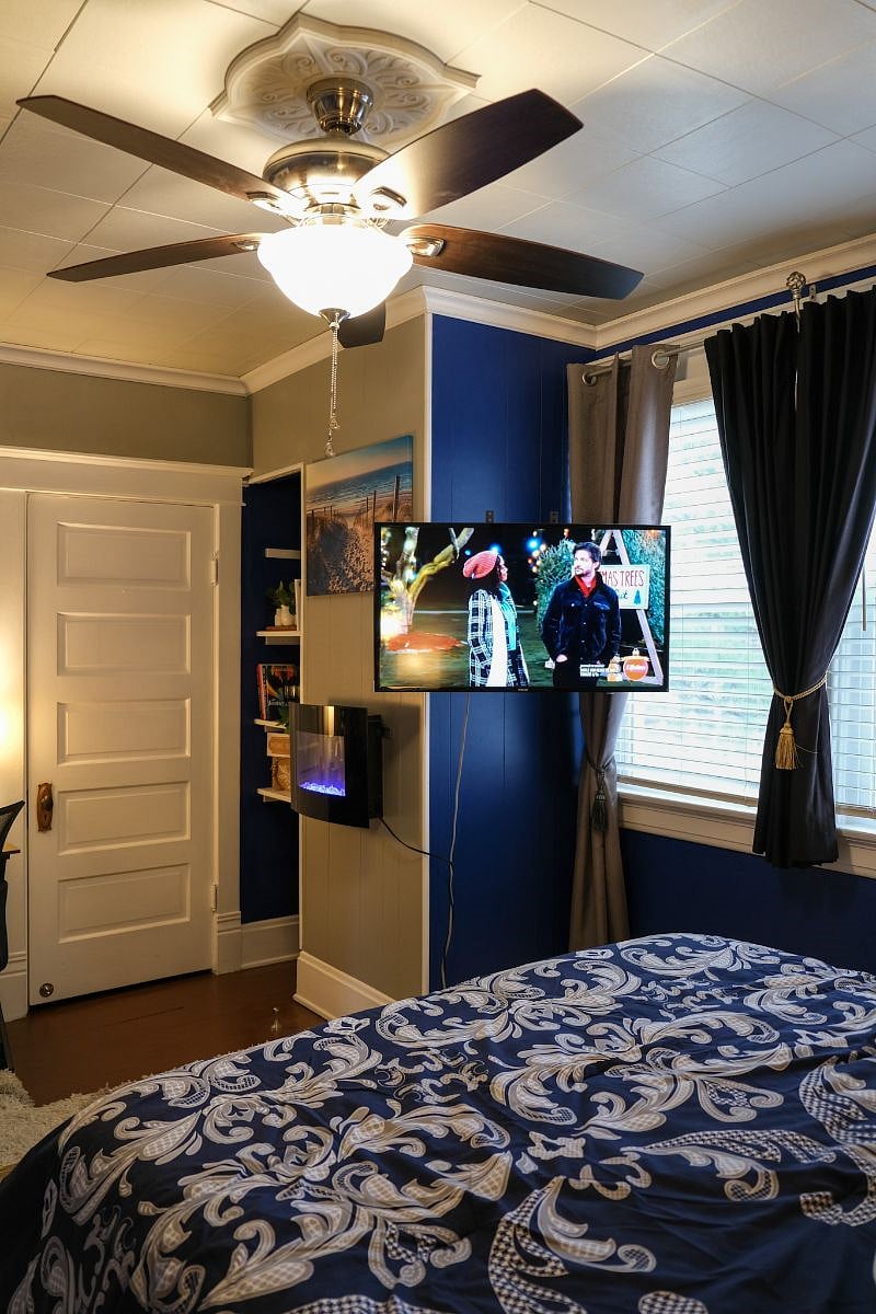 45 inch smart tv's are located in every bedroom. Each is connected to the Disney and Hulu apps included in your stay. 