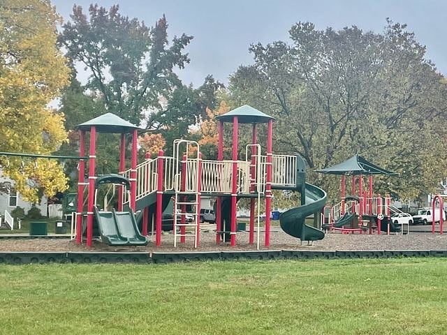 Sutherland family park only a couple of blocks away!