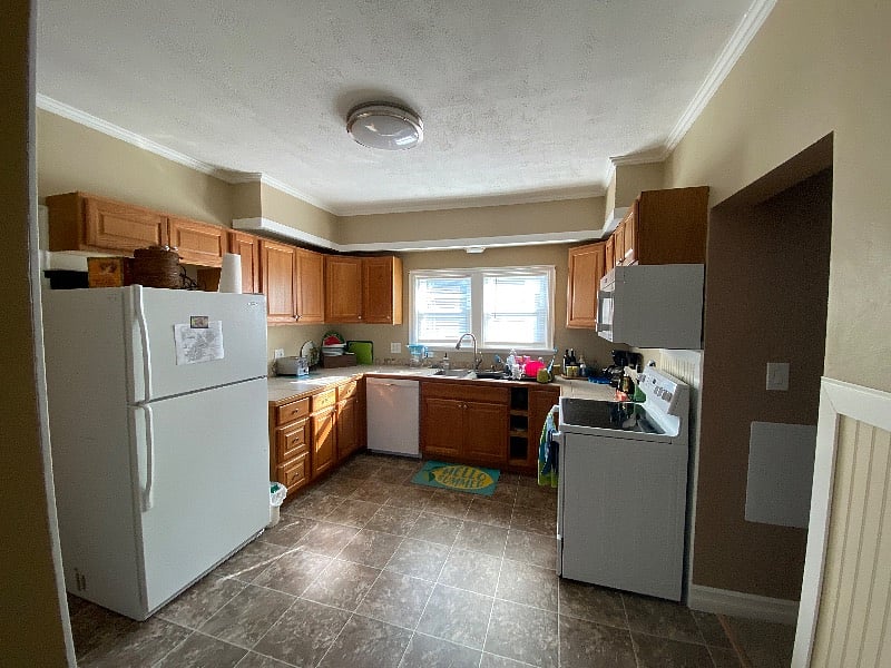 Full kitchen on main floor, dishwasher, microwave, full oven with air fryer and convection capabilies