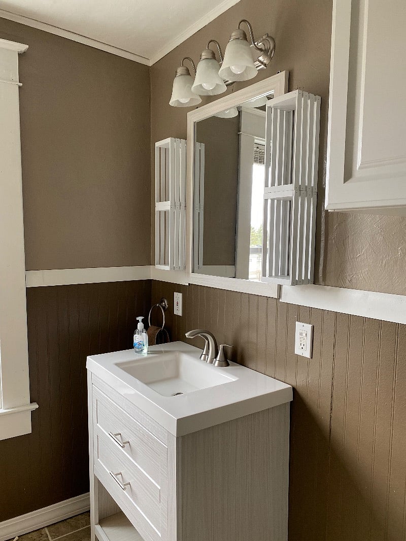 Upstairs bathroom for two bedrooms