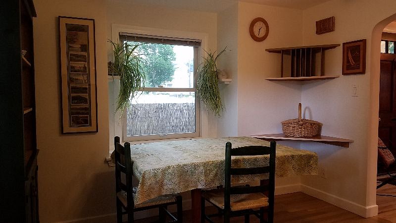 Dining room, seen from kitchen