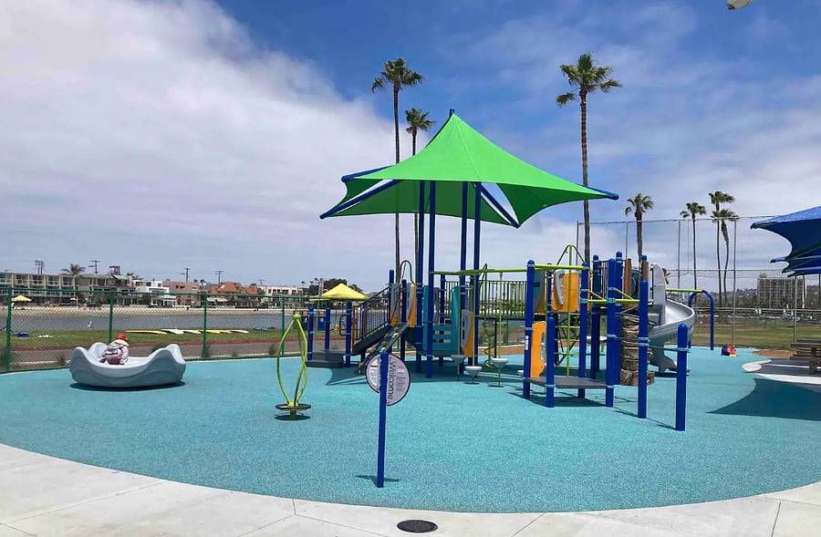 Playground 4 min walk away.