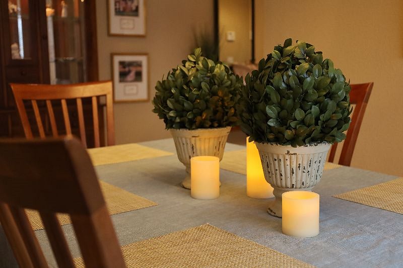 Dining table extends to seat 6-8