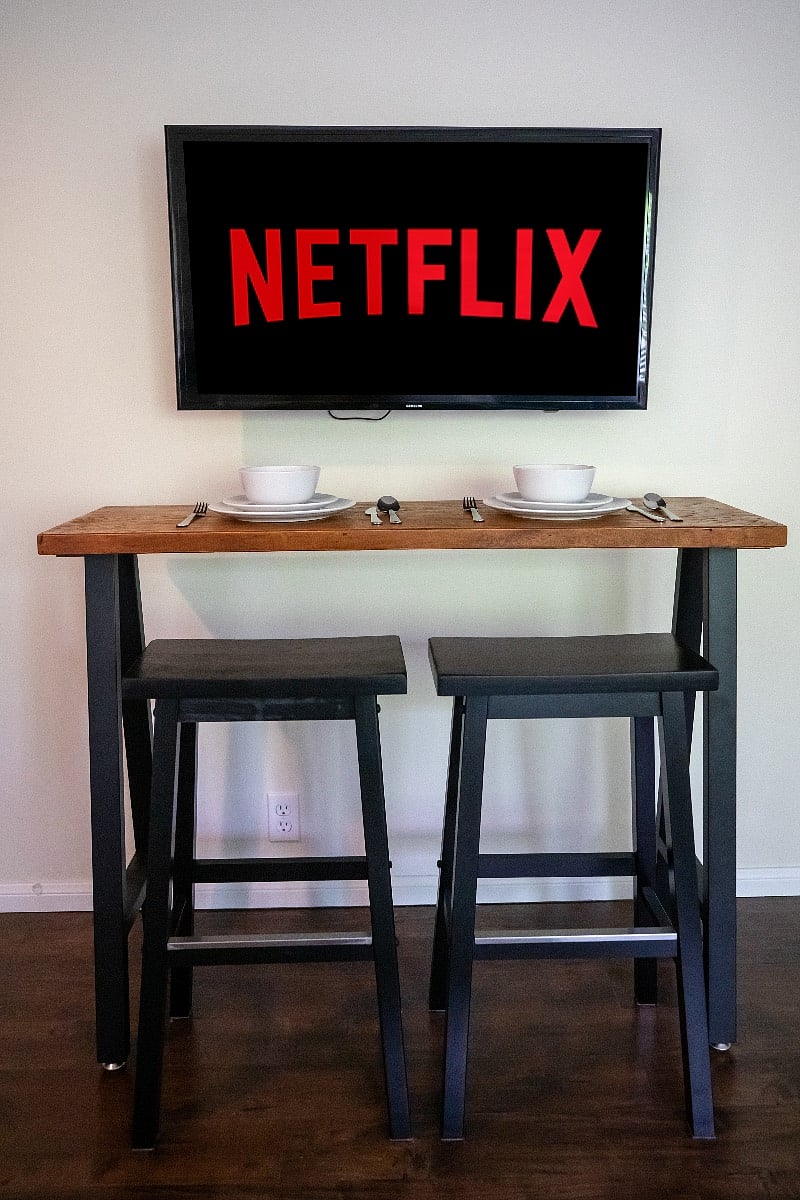Eating area with one of two Tv's
