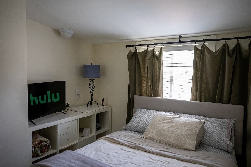 Cozy and comfortable. You may get one of best nights sleep you've ever had!
Enjoy Netflix, Hulu, YoutubeTv