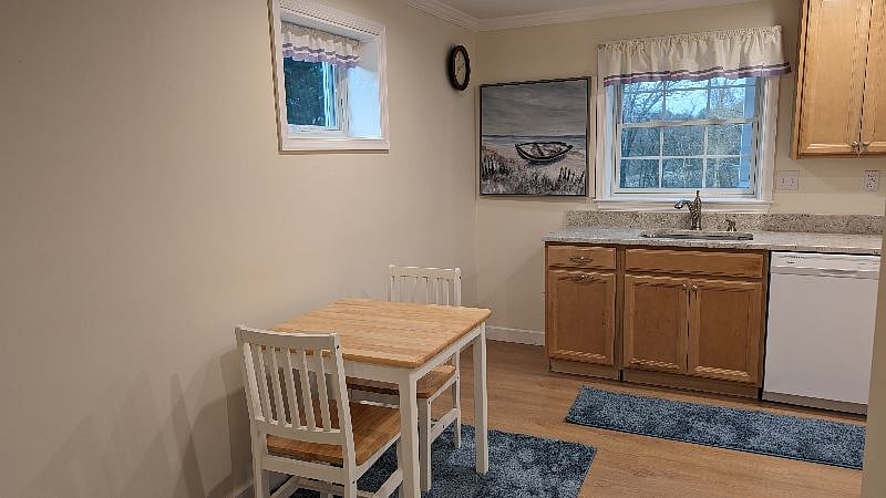 Terrace level eat in kitchen