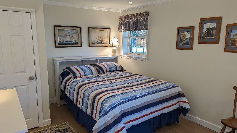 Terrace level queen size bed