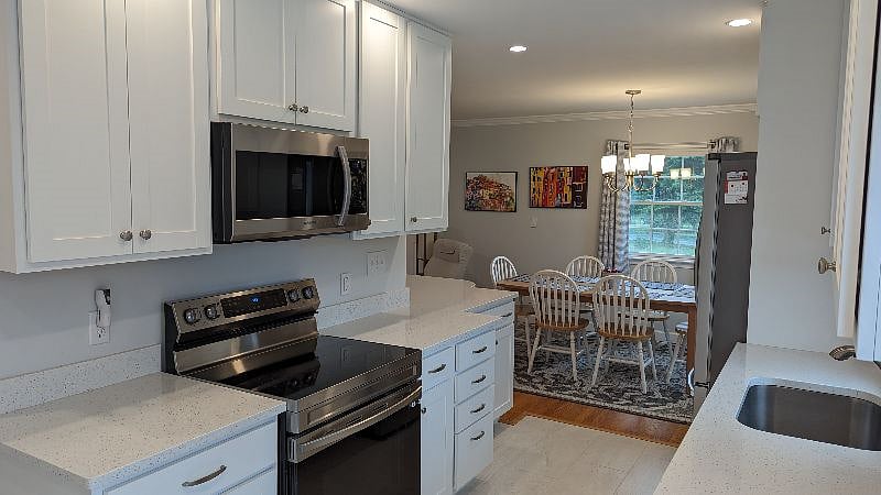 Main level new appliances including air fryer built into oven