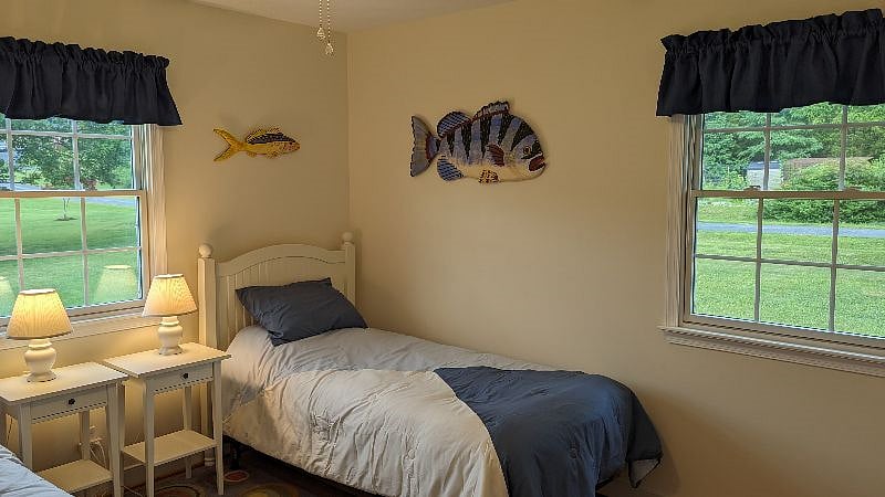 Main level second bedroom