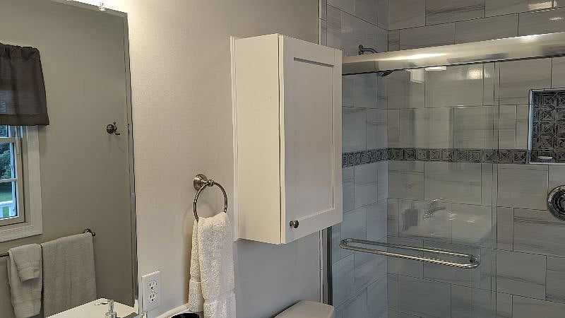 Main level master bath