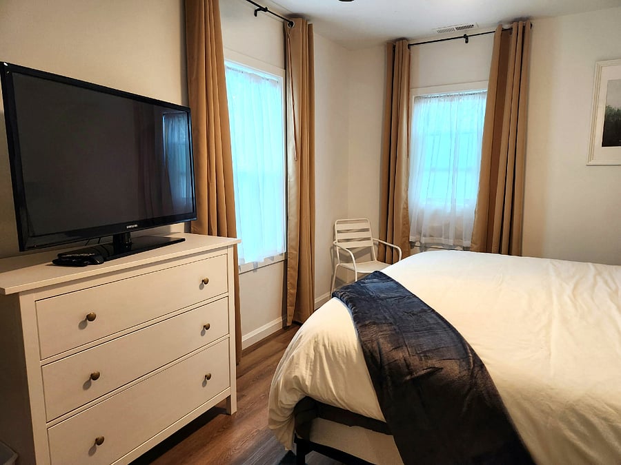 Primary Bedroom w/king bed