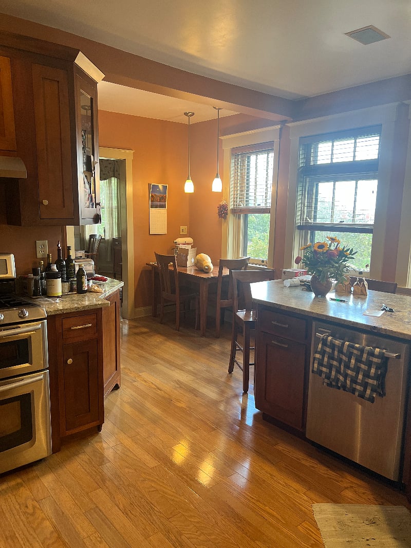 shared kitchen, well equipped