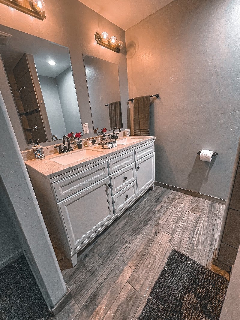 PRIVATE BATHROOM ROOM #1