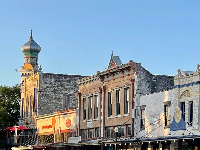 Old Town Georgetown is less than a 10 minute walk away, with lots of cute shops, bars and restaurants