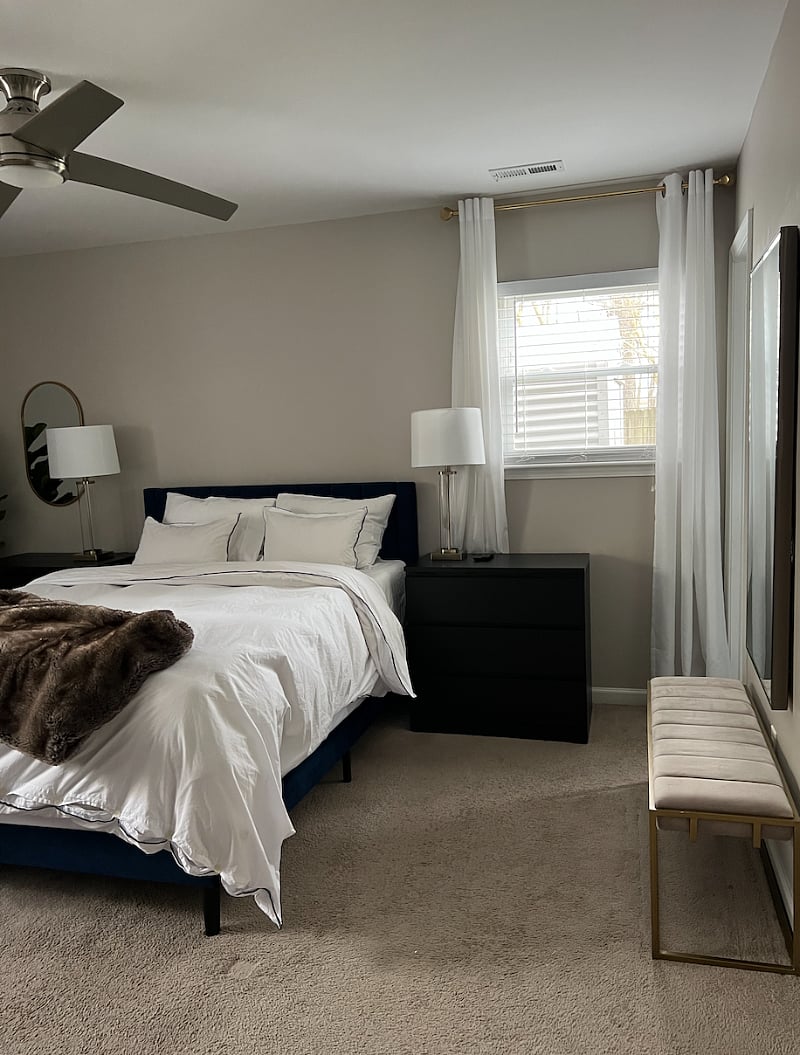 Primary Bedroom w/private bathroom