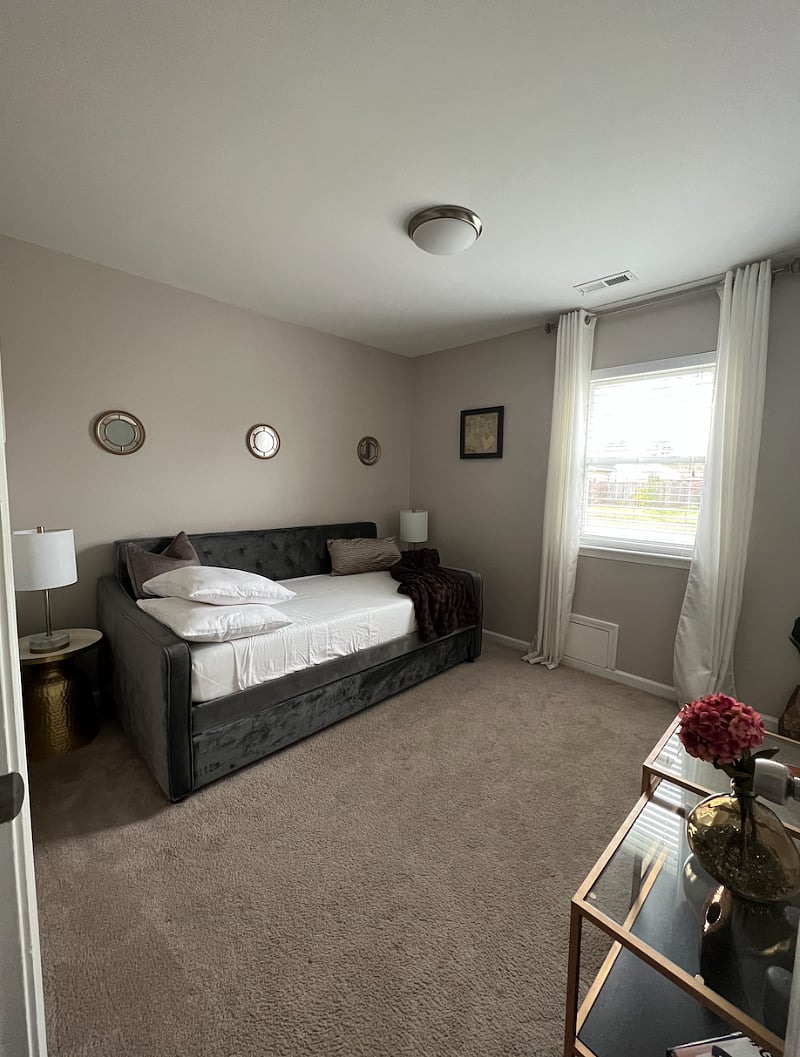 3rd Bedroom. Glam/Chic Style