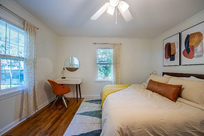 Bedroom 1 w/King Size Bed