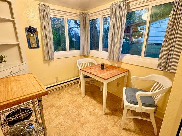 Cozy breakfast nook