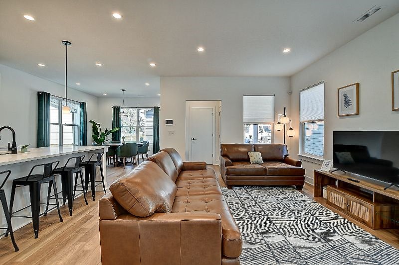 Furnished Finder property 500090_1 photo 6