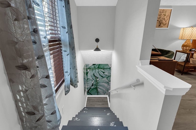 Stairway leading to 1BD