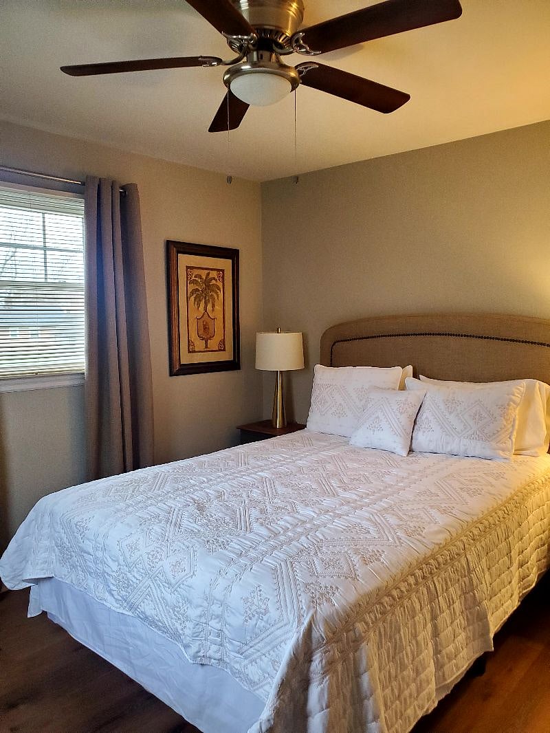 Queen guest room 2