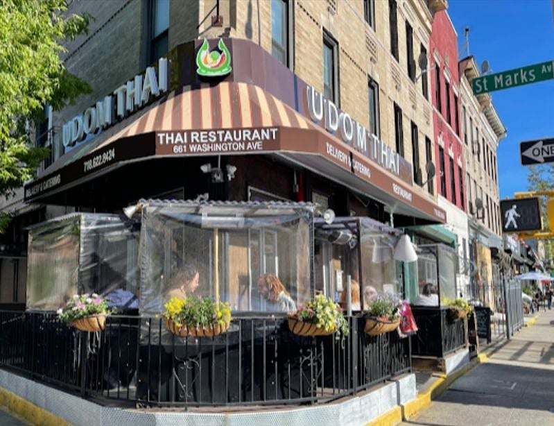 One of many nearby restaurants and Cafs get a bite at Udom Thai food restaurant. One block away.