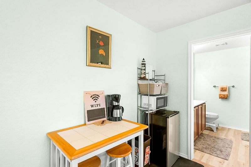 Mini Kitchenette