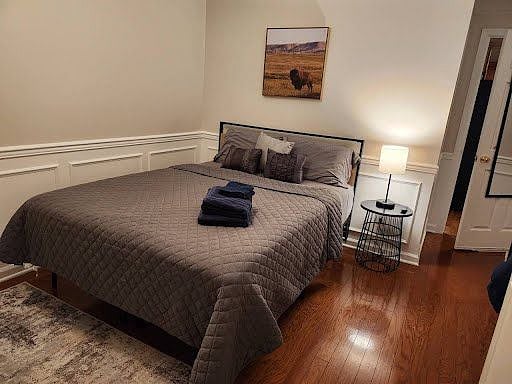 DOWNSTAIRS QUEEN BEDROOM