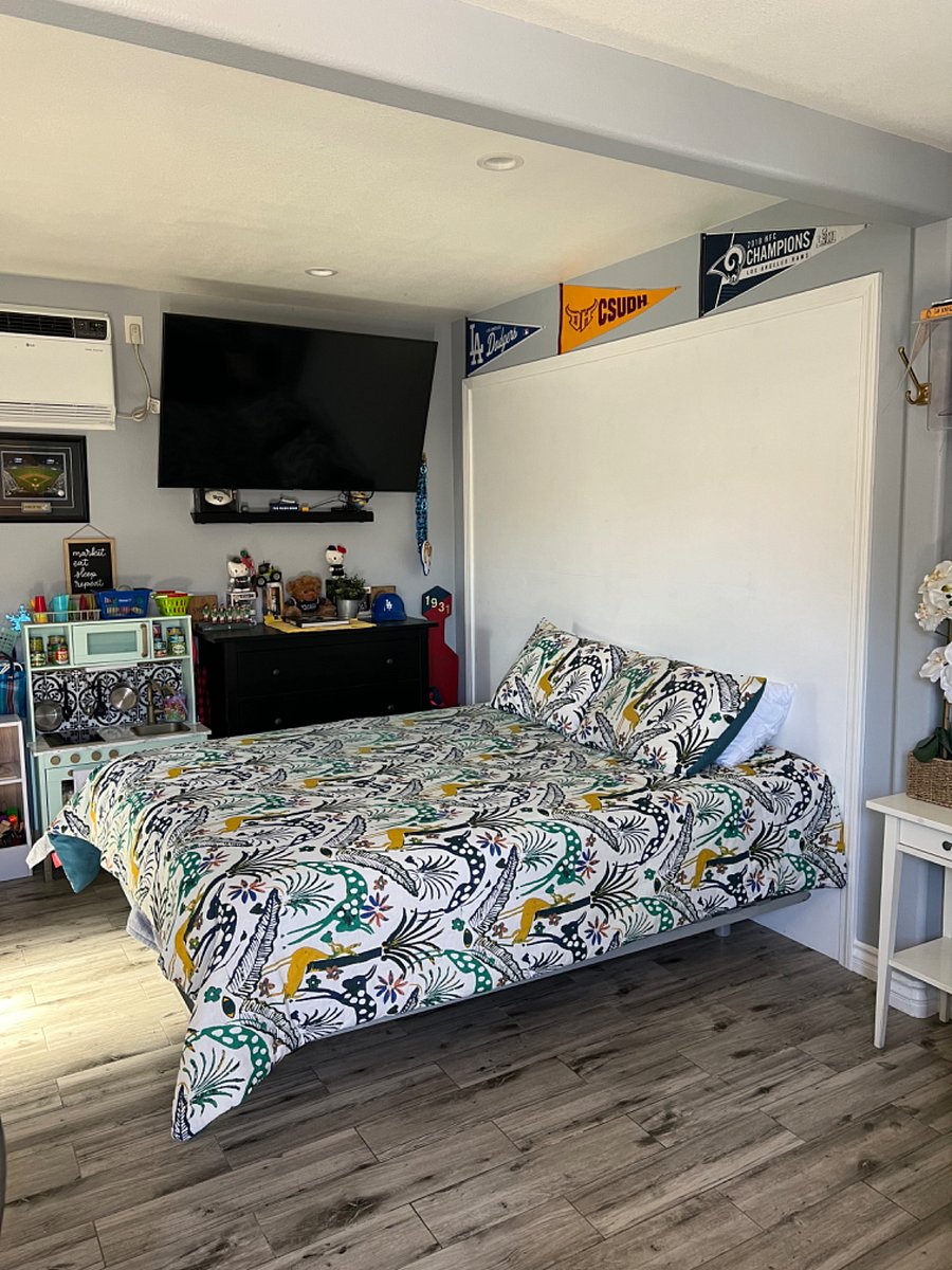 Queen size bed. 