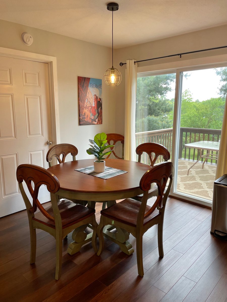Dinette with 5 chairs