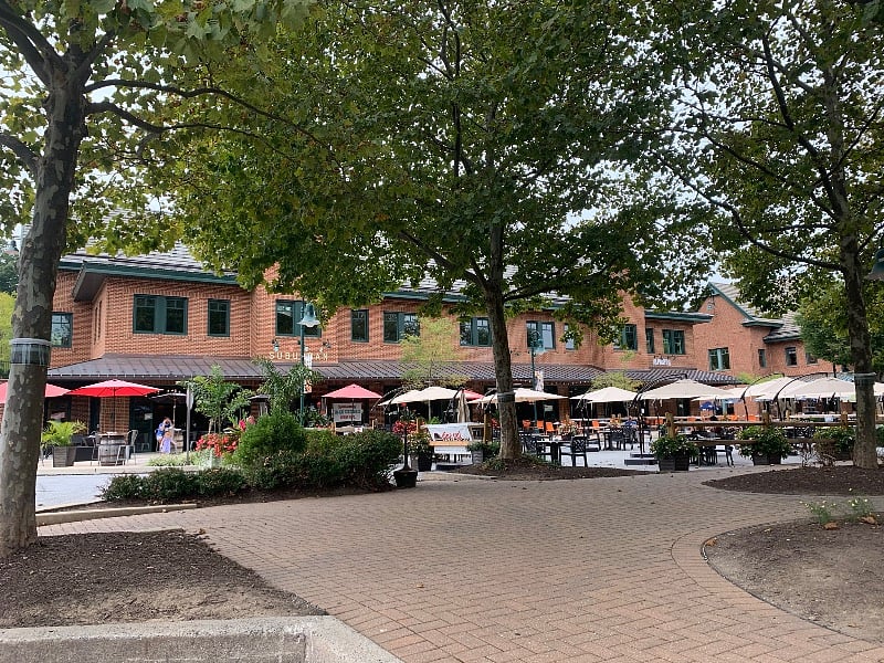 Restaurant row is 1/16 of a mile walking distance from home. 5 restaurants.