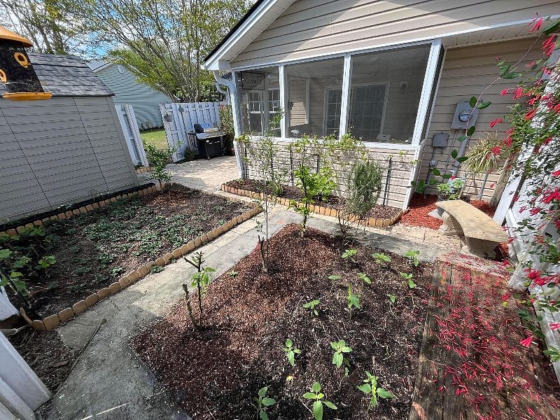 - Back Garden w/ Shed & Grill -